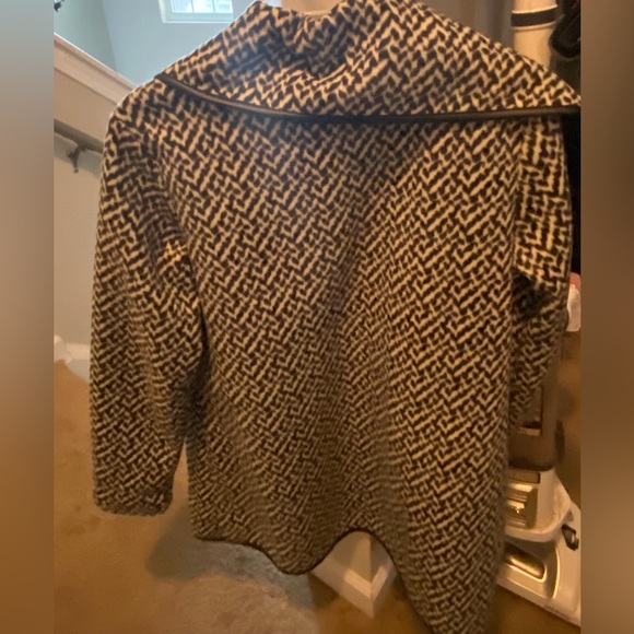 Sweater - Picture 4 of 4